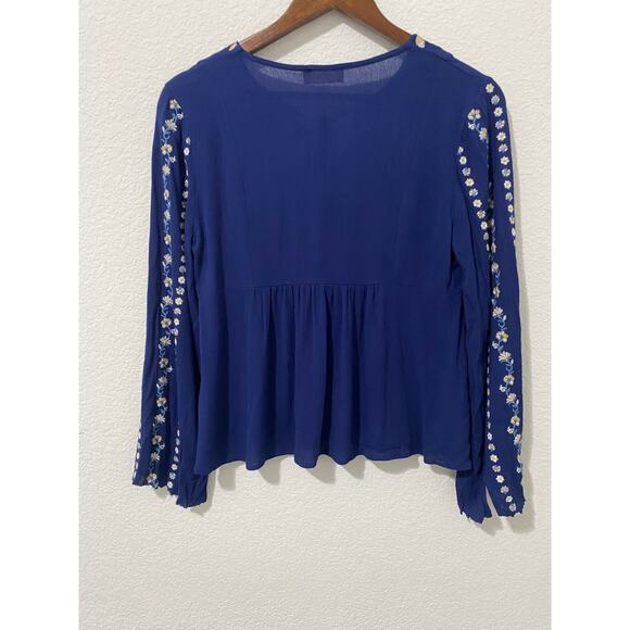 Altar'd State Top Blouse Women's Size S Embroidered Floral Long Sleeves Blue - Picture 2 of 8